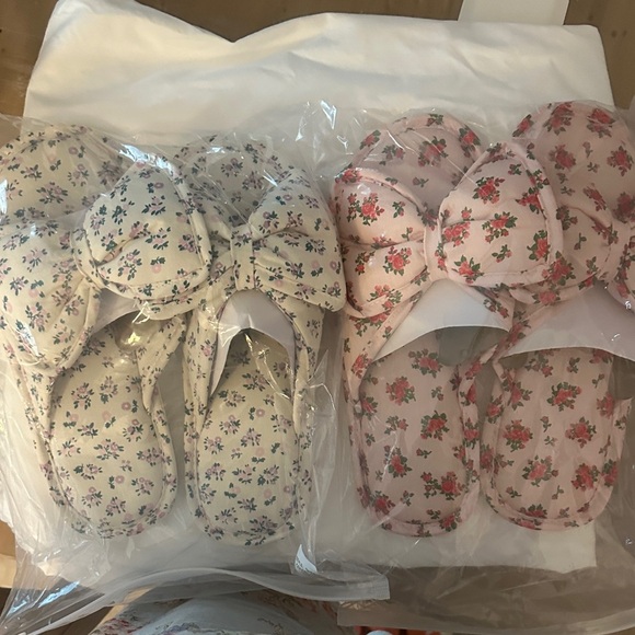 POL Kids Floral Slippers in Cream and Pink - Picture 1 of 4